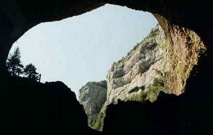 Entrance of a Vercors cave
Entrée d'une cavité du Vercors